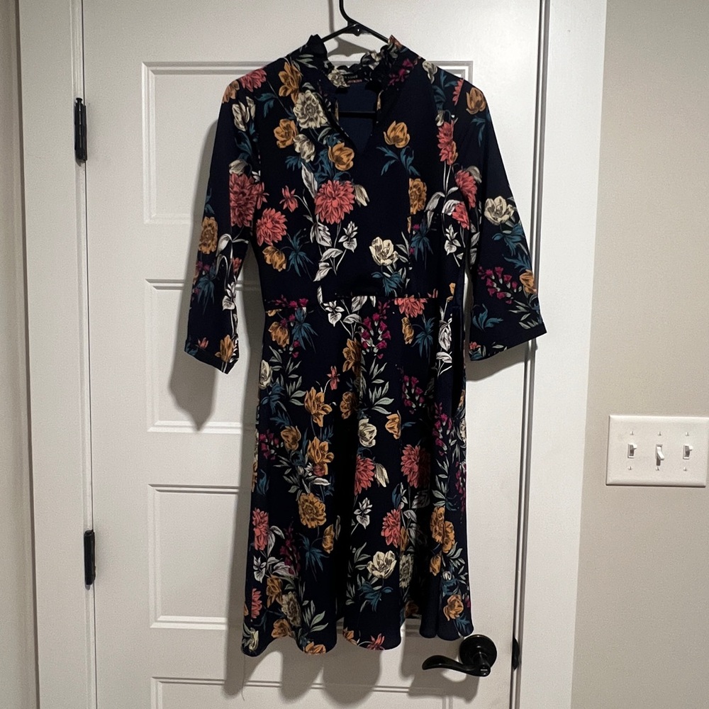 Cute floral 3/4 sleeve dress